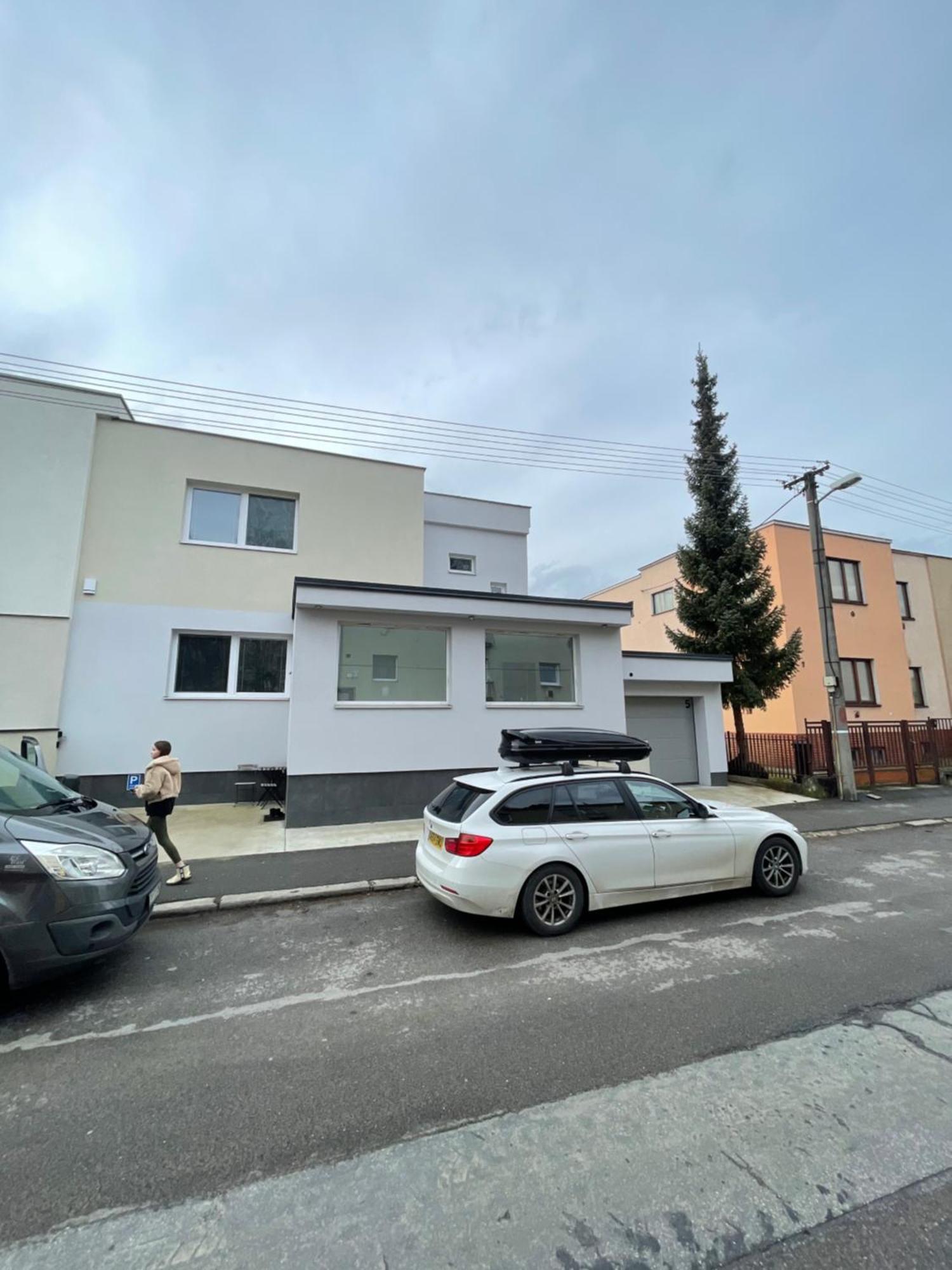 Komfortne Byvanie S Garazou - Parkovanim Žilina Exteriör bild